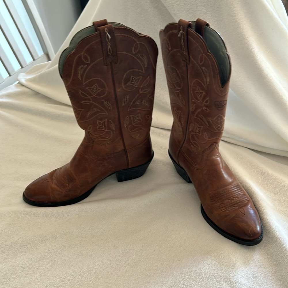 Ariat Cow Girl Leather Boots Size 6.5B like new
